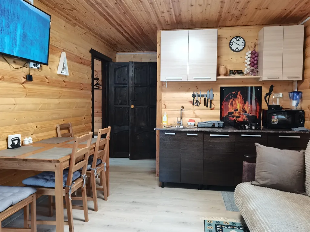 В пешей доступности магазин (900м),кaфе (50м)