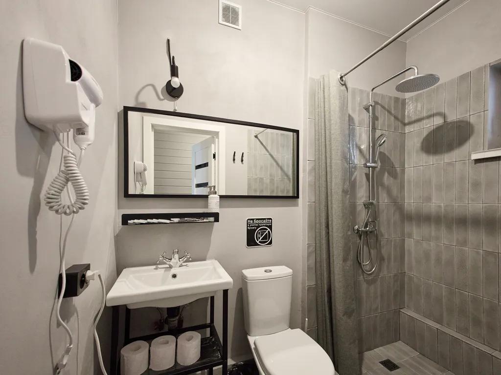 Дом 1-комнатный со спуском к источнику