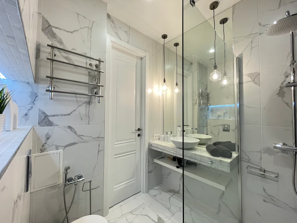 Красивая однокомнатная квартира с балконом на первой линии у моря