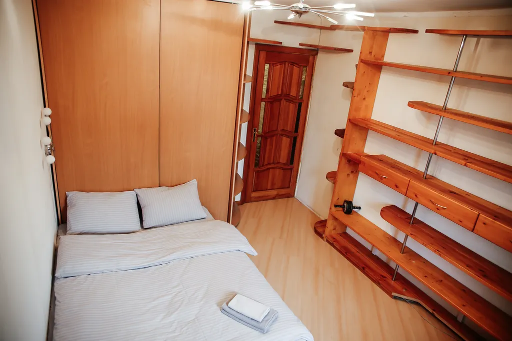 Двухкомнатная квартира рядом с жд станцией