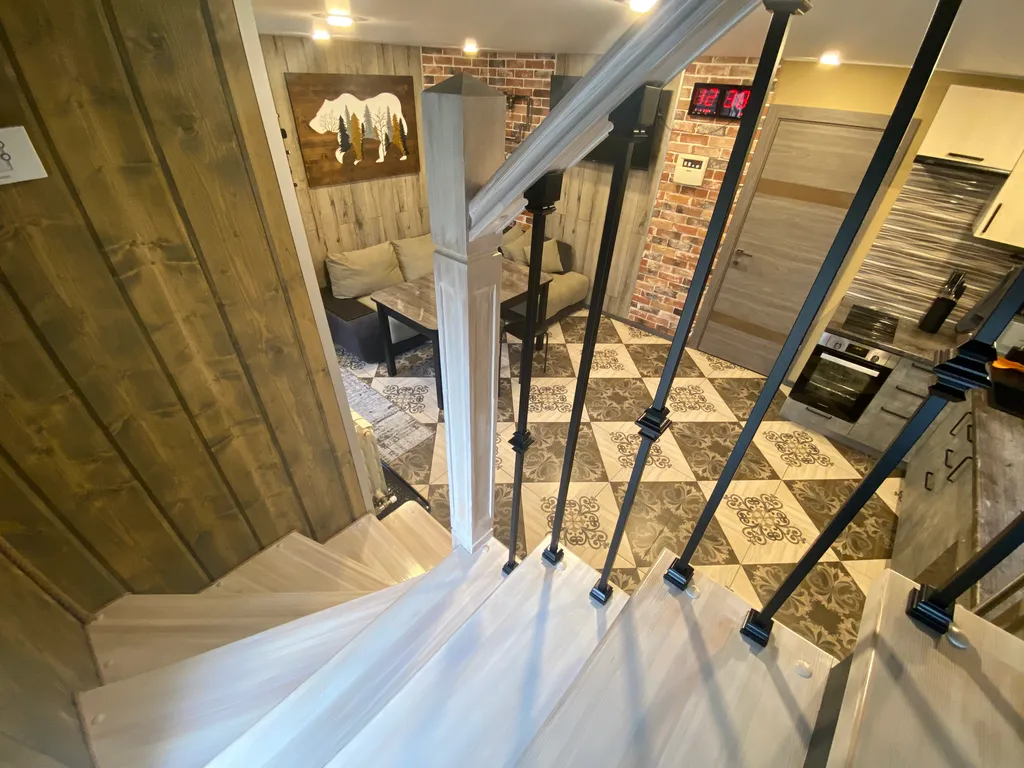 Современный новый дом с баней и банным чаном и бассейном