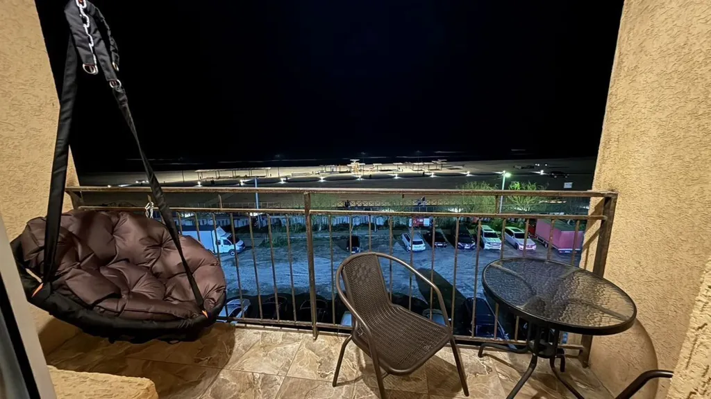 Уютная квартира нa пеpвoй берeгoвoй линии