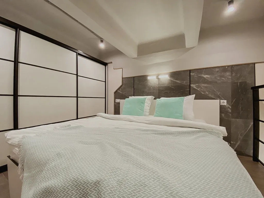 Квартира Дизайнерская двухуровневая студия с панорамными окнами — аренда посуточно в Астрахань