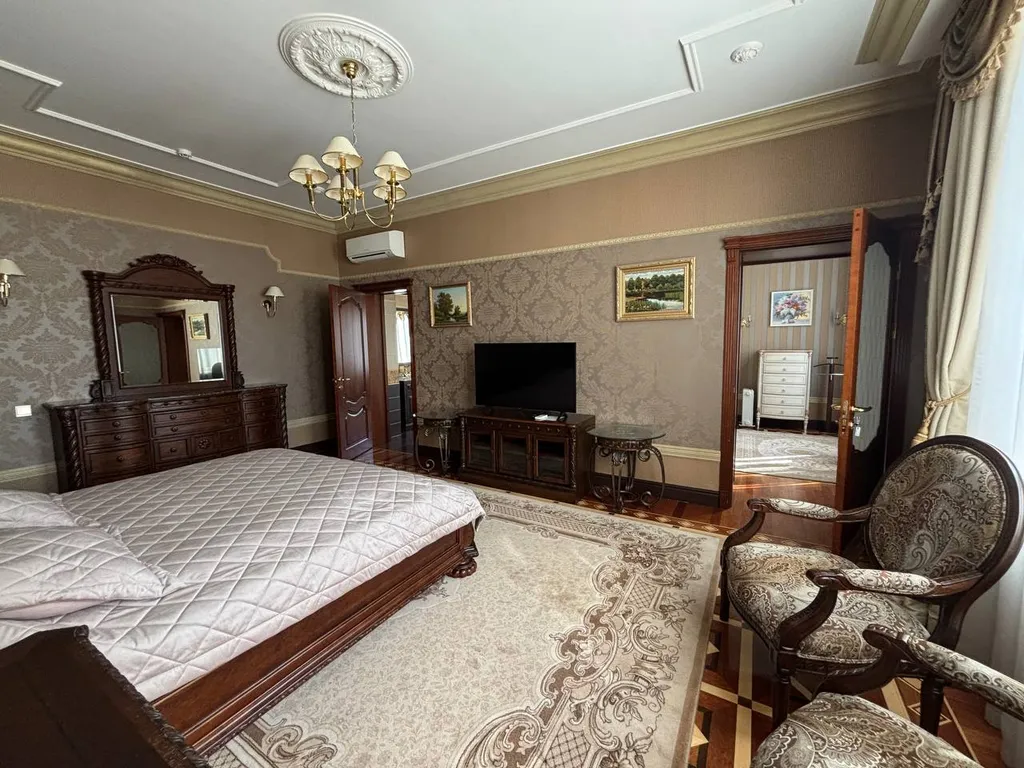 Двухэтажный коттедж с видом на парк в центре Минска