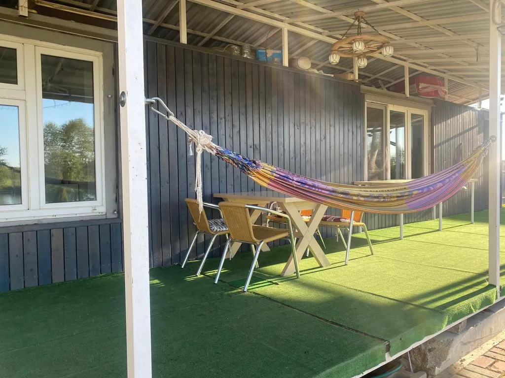 Домик у реки на первой линии