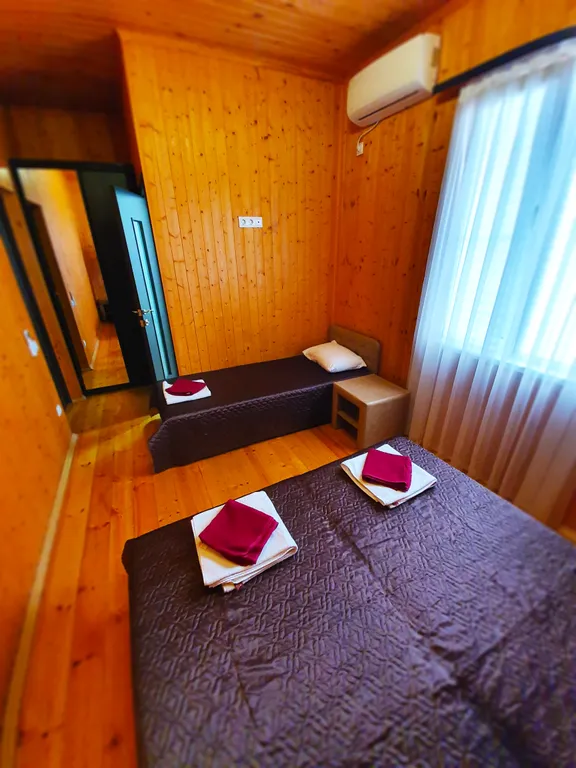 Квартира Трехместный номер с удобствами — аренда посуточно в Новый Афон