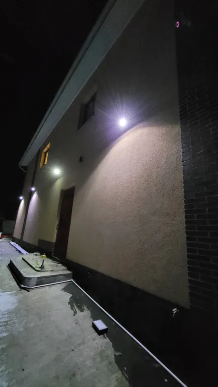 Квартира в роскошном современном коттедже с болшой кухней гостинной