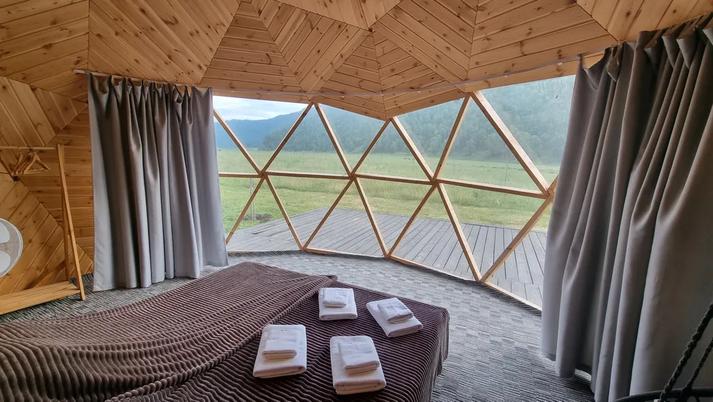 Семейный отдых в долине гор Алтая