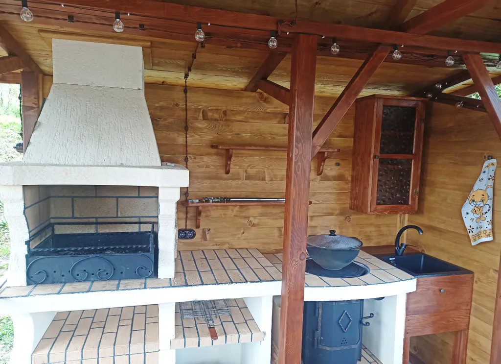 Деревенский домик с собственной беседкой и прекрасным видом на горы