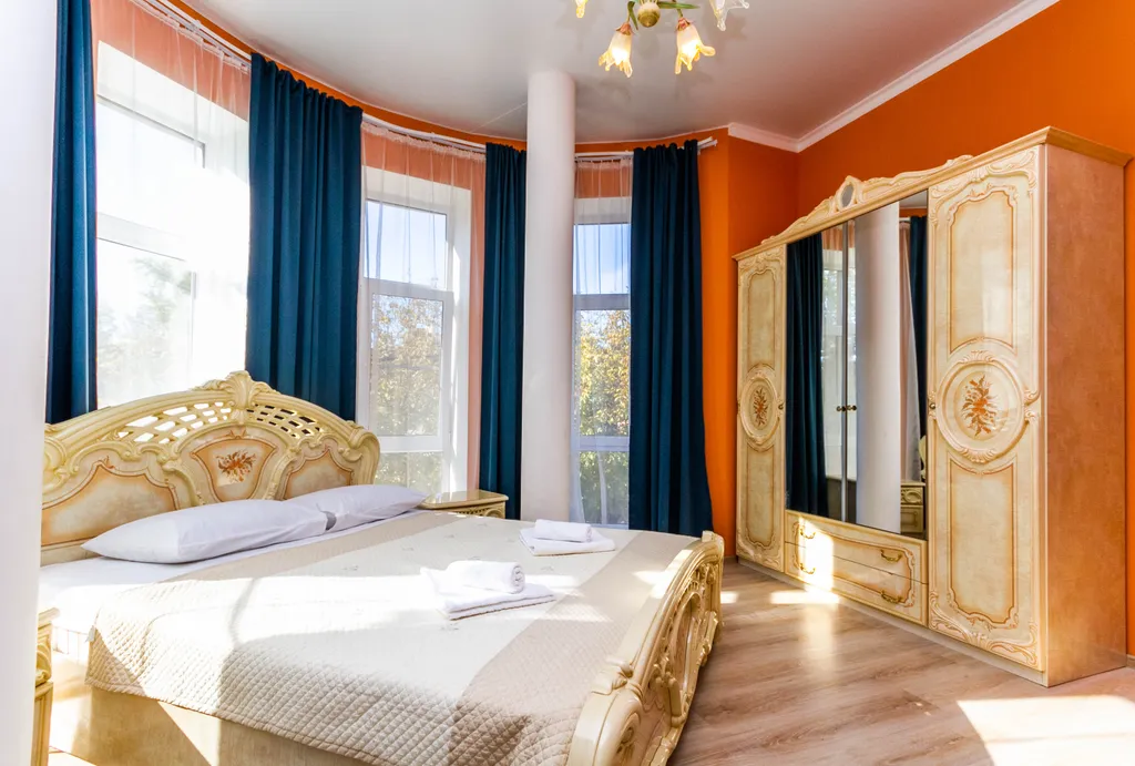 Театральный