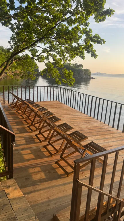 Четырёхместный номер с террасой, первая линия от моря, номер семейный