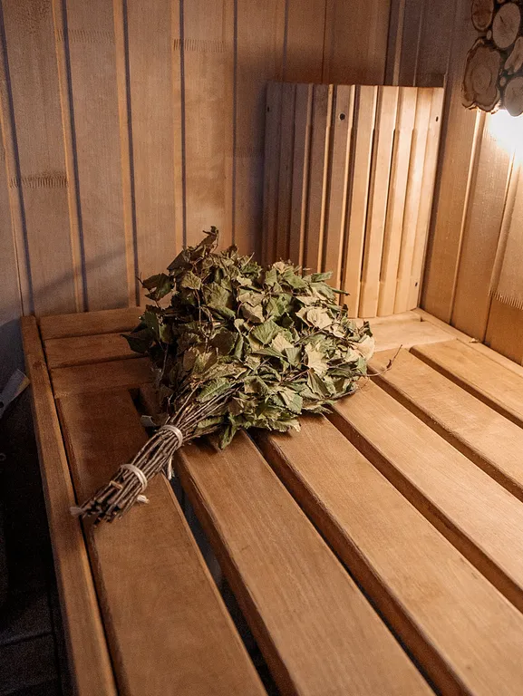 Уютный домик на берегу реки