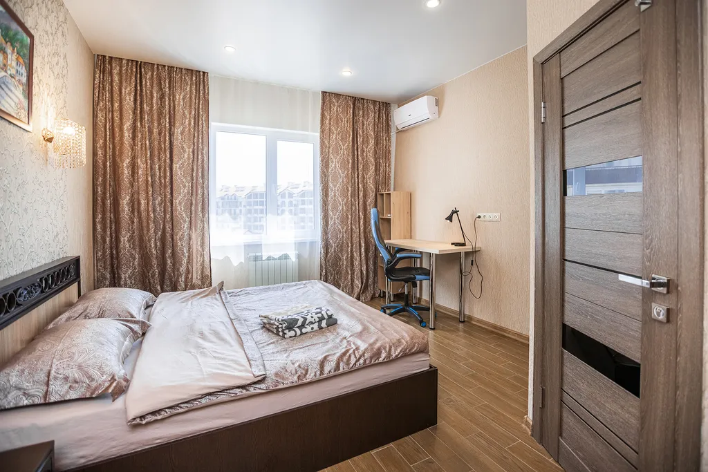 Большая евродвушка на берегу открытого моря