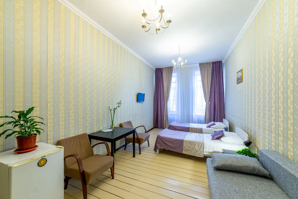 Квартира Квартира Эконом с 2 кроватями и диваном, с общей душевой комнатой — Санкт-Петербург