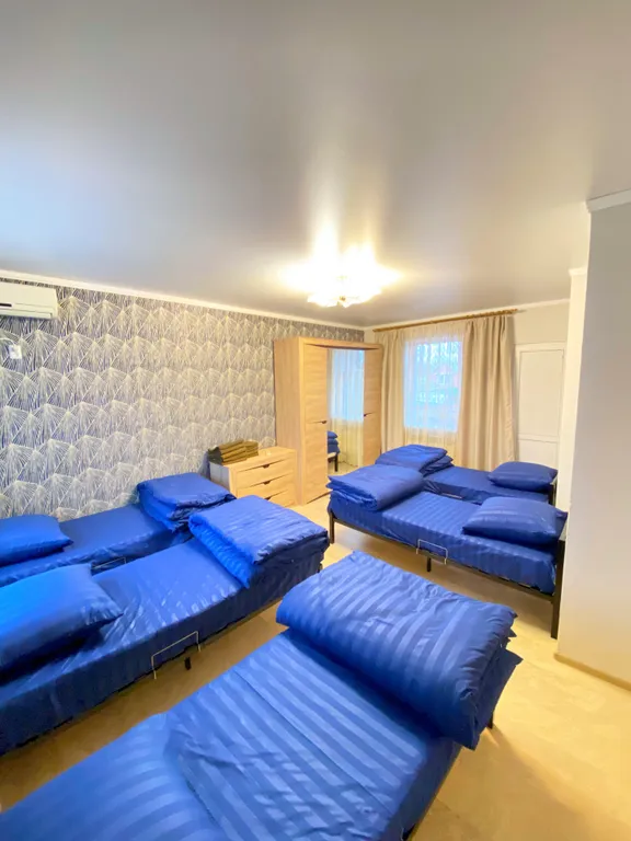 Большой двухэтажный дом