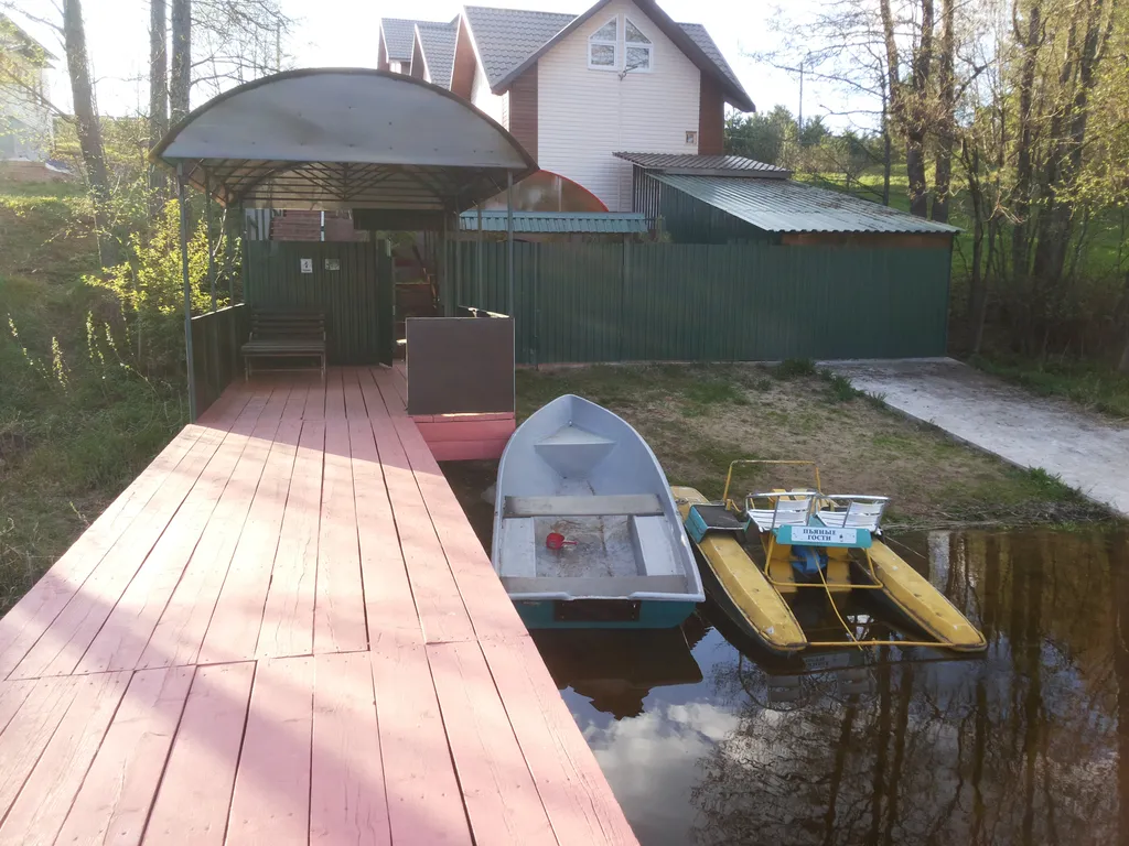 Дом на берегу озера Селигер