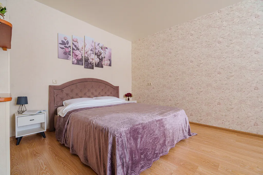 Квартира Двухкомнатная квартира у метро Чкаловская — Екатеринбург