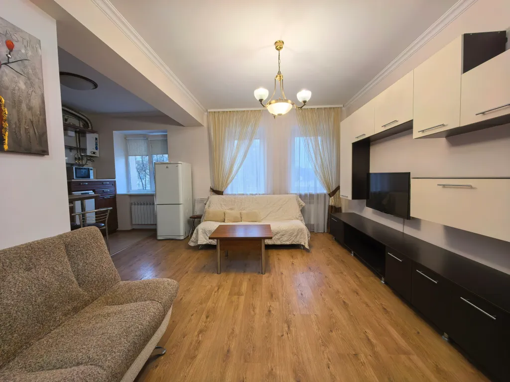 С видом на центральную площадь