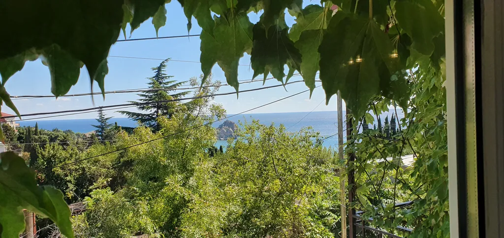 Коттедж с шикарной видовой террасой и шезлонгами