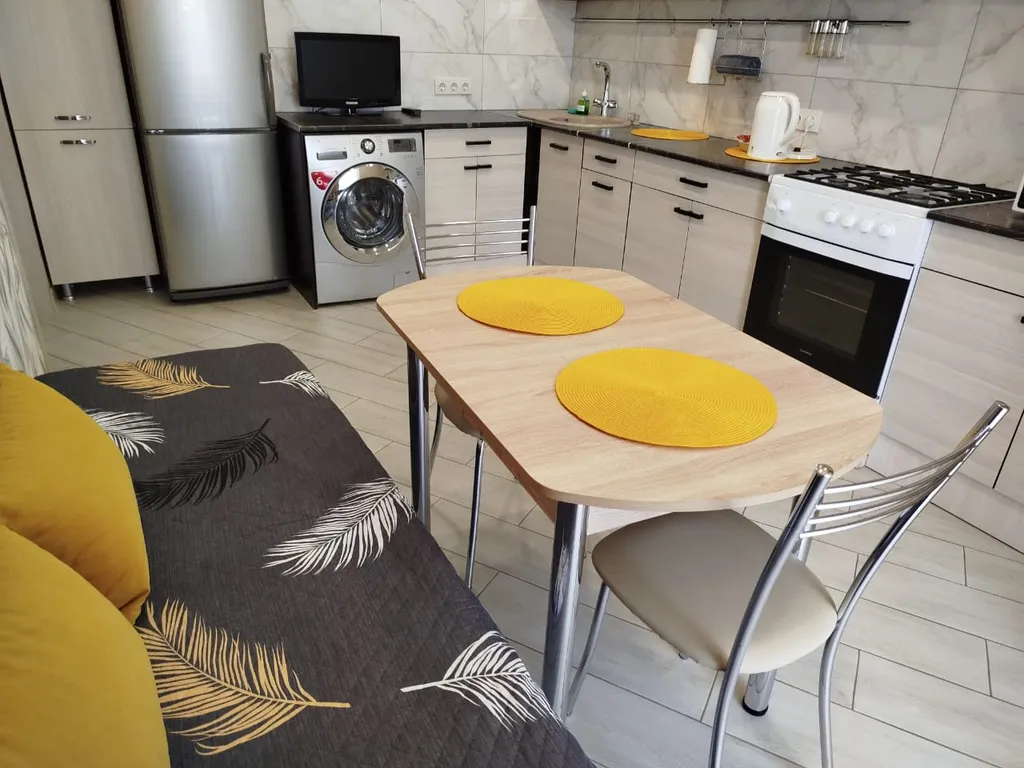 Современная двухкомнатная квартира с панорамным балконом