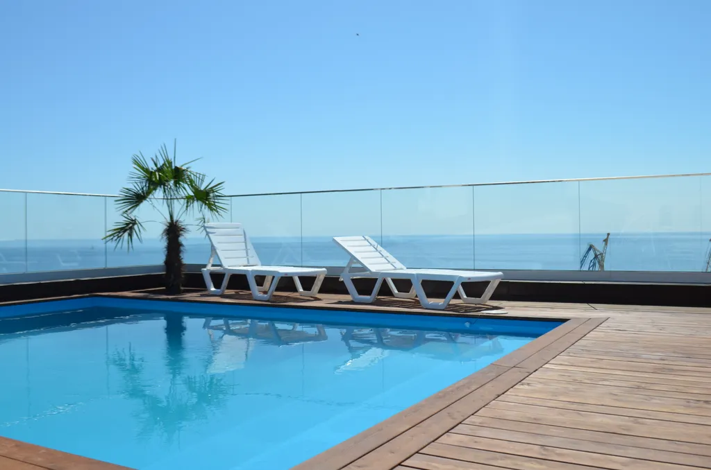 Апартаменты с бассейном на крыше дома