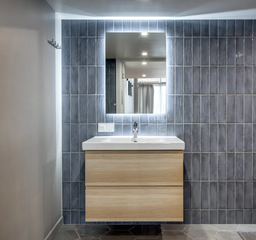 Однокомнатная двухуровневая современная квартира