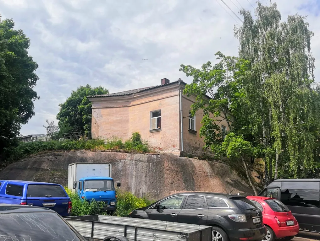 Дом на Скале возле Усадьбы Бюргера