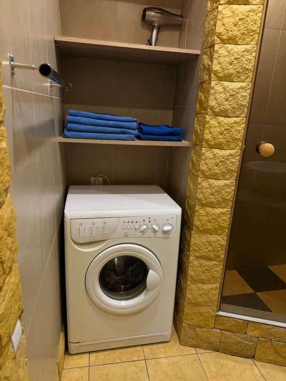 Коттедж с теплым бассейном под открытым небом. На 6 человек.