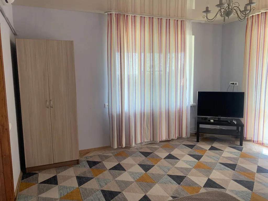 Комната с кухней балконом