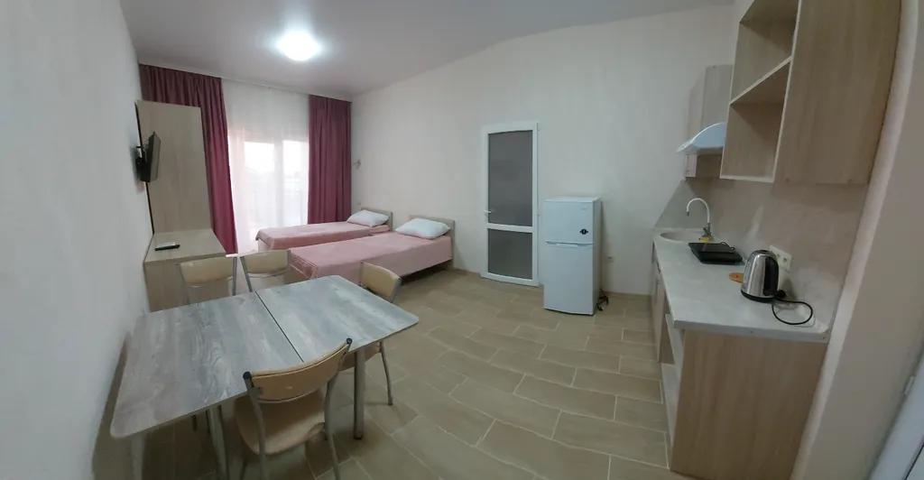 Семейный номер с кухней- гостинной и отдельной спальней