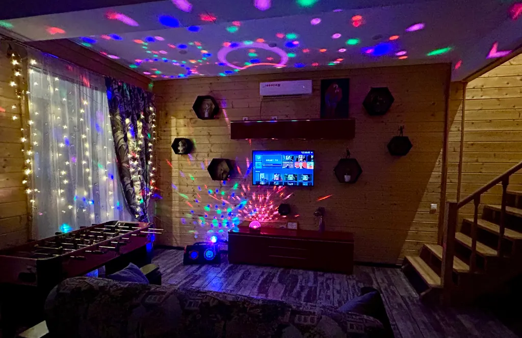 Коттедж Дом с отдельностоящий баней на дровах — Ропша