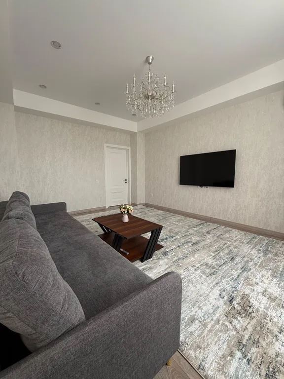 Уютная квартира в центре города рядом с фонтаном, с видом на город