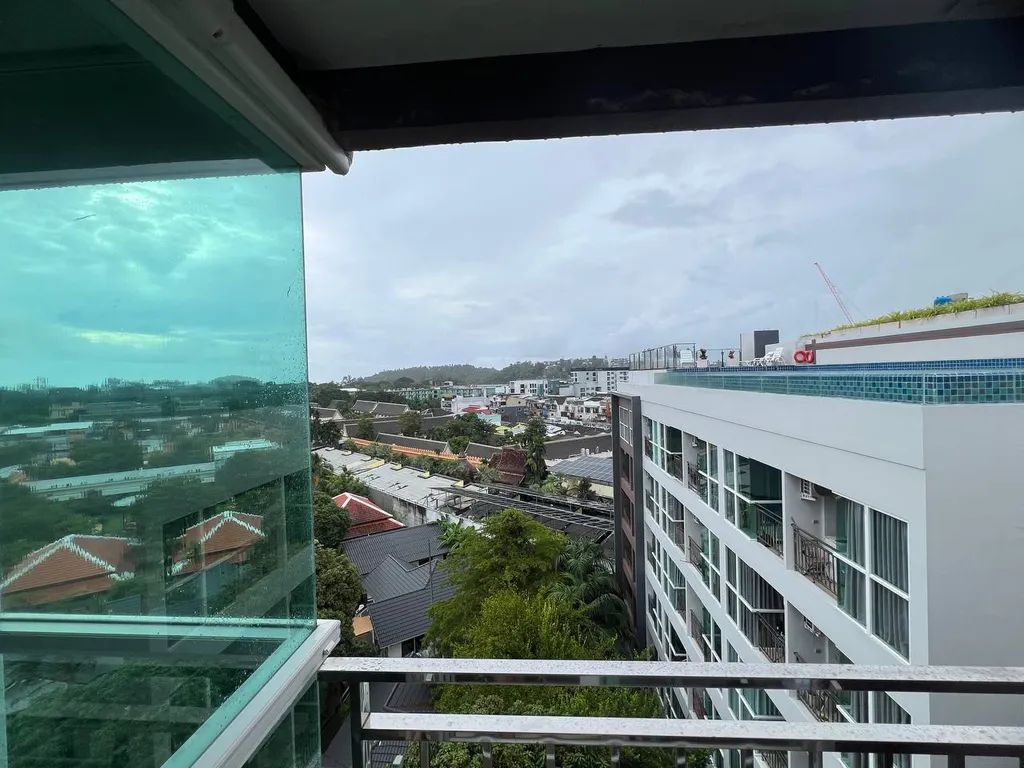 Студия после ремонта с удивительным видом с 8 этажа в центре Каты