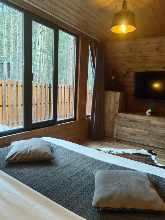 Уютный дом в сосновом бору с видом на горы