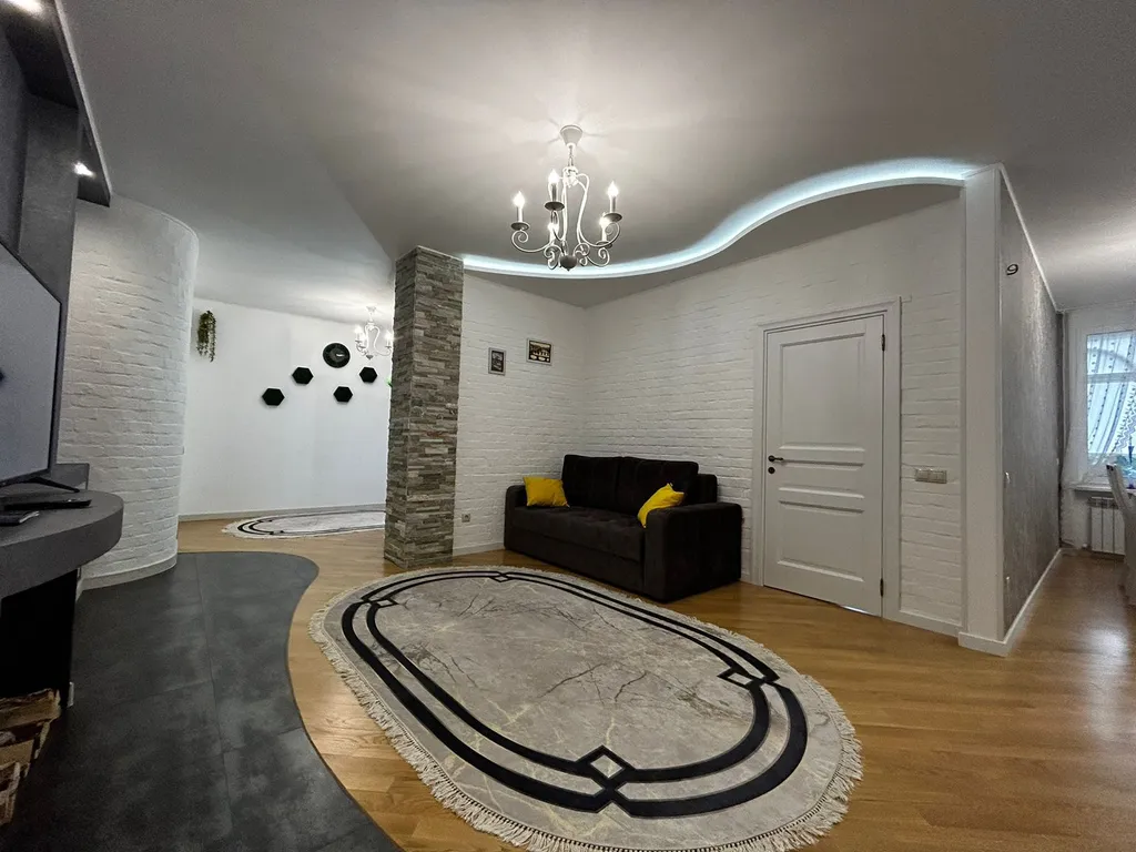 Шикарная квартира в центре с видом на бульвар и прямым выходом в парк