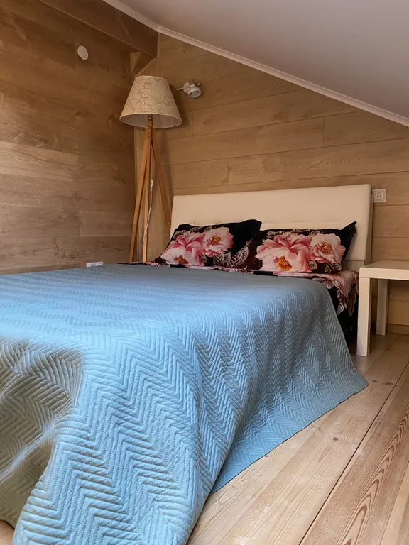 Двухуровневые апартаменты у озера и моря