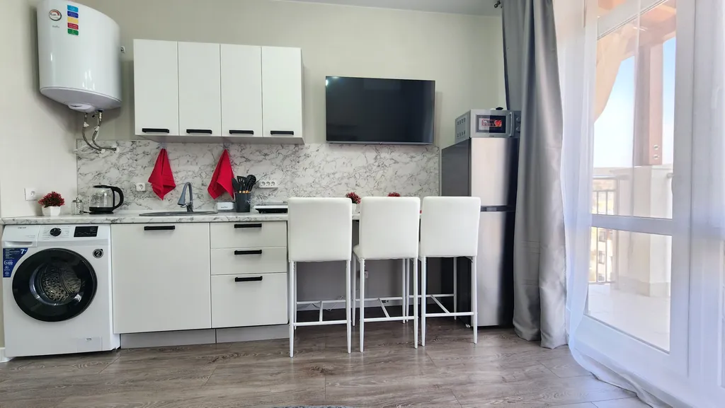 Красивая студия с видом на горы