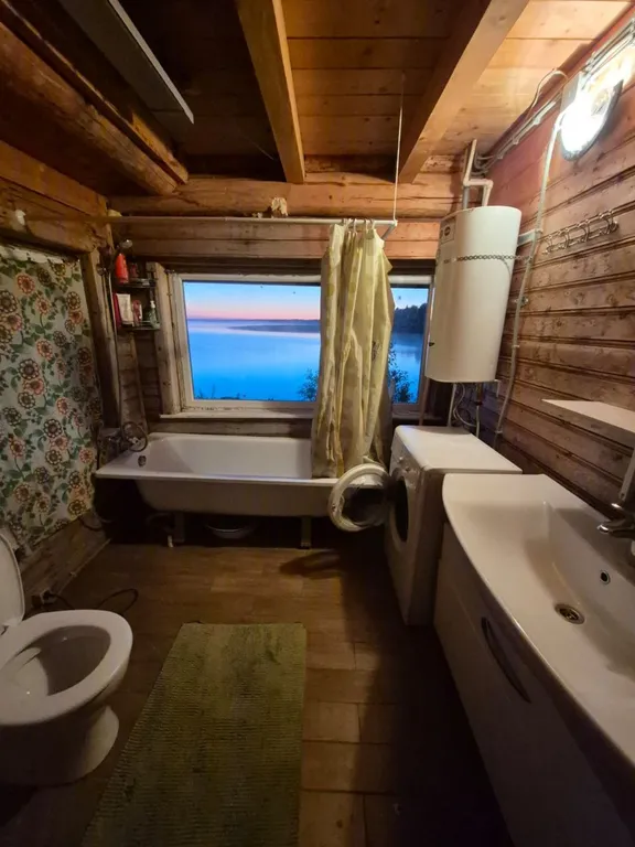 Дом Солнца на берегу озера Сиг