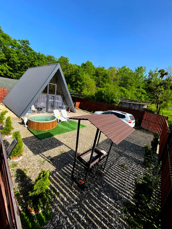 А-фрейм с бассейном