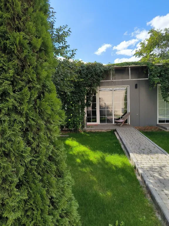 Уютная квартира в самом центре города, напротив института НПИ