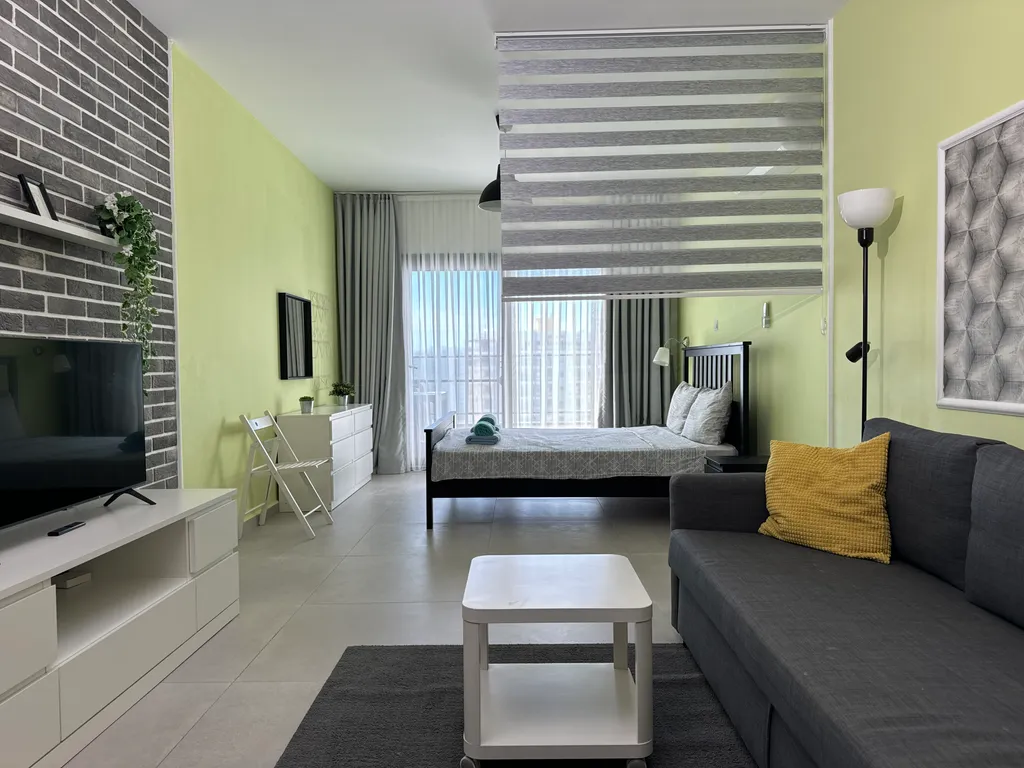 Просторная студия на берегу моря