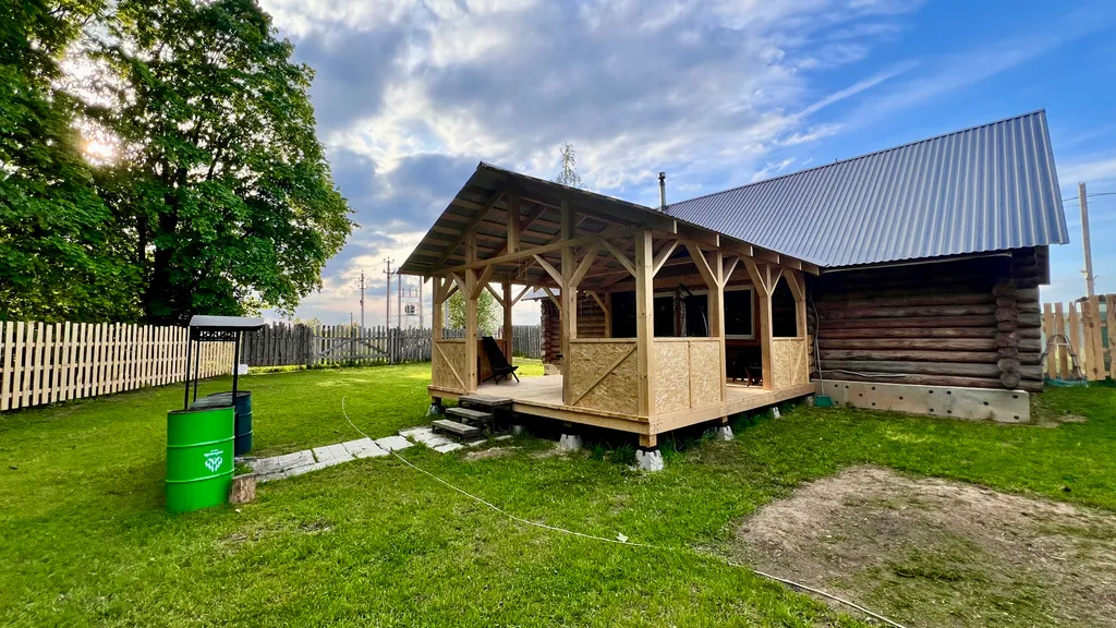 Рубленный дом - баня с террасой