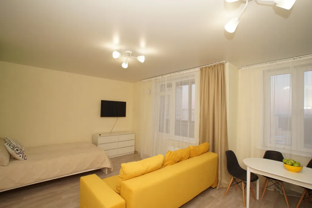 Квартира Просторная студия со свежим ремонтом и видом на лес — аренда посуточно в Новосибирск