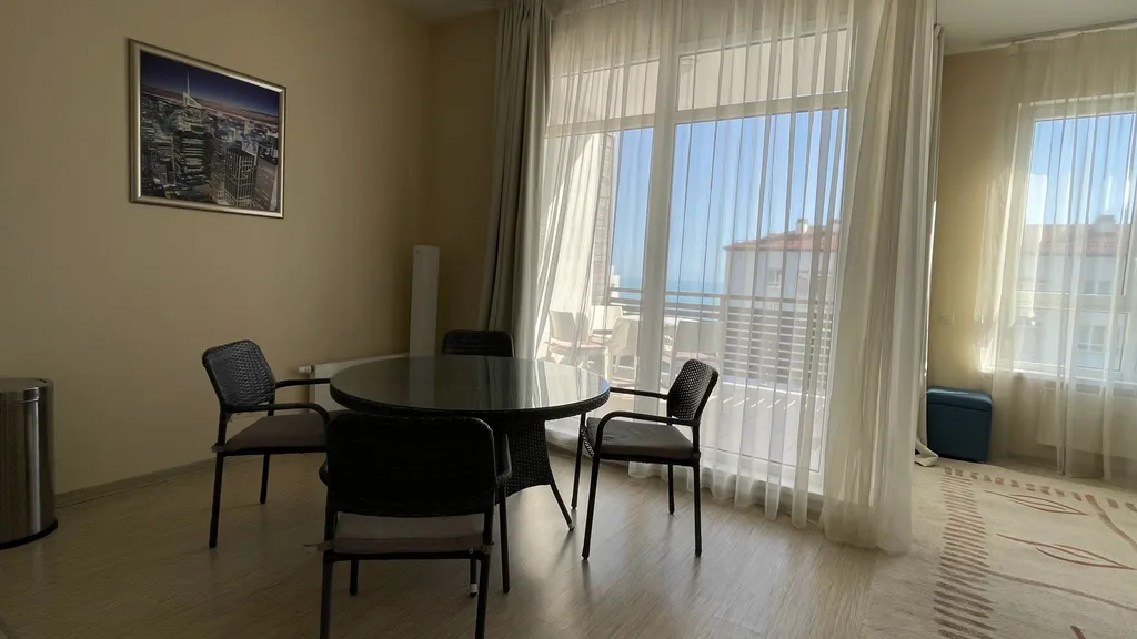 Двухкомнатный пентхаус с видом на море