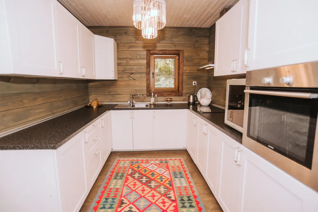 Домик в горах по дороге на Рицу