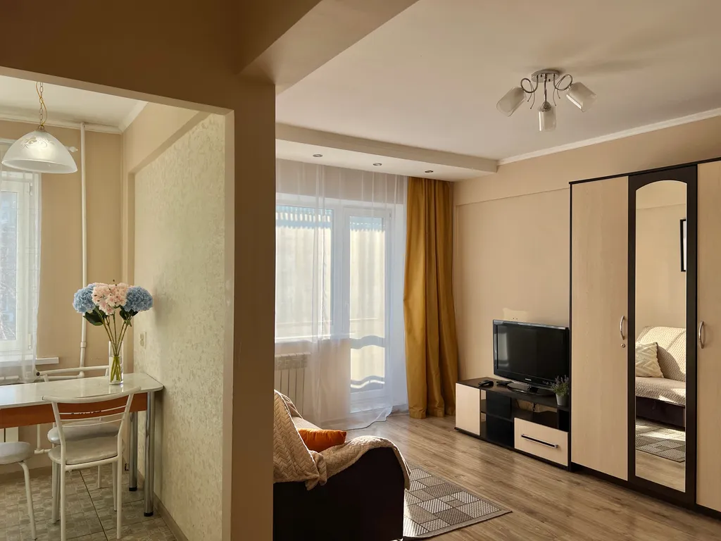 Теплая 1-к кв рядом с жд вокзалом. Не берем оплату за финальную уборку