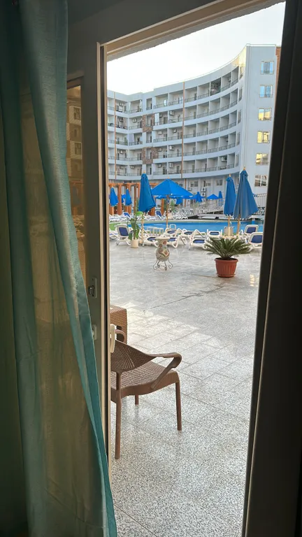 Апартаменты с личным пляжем и бассейном