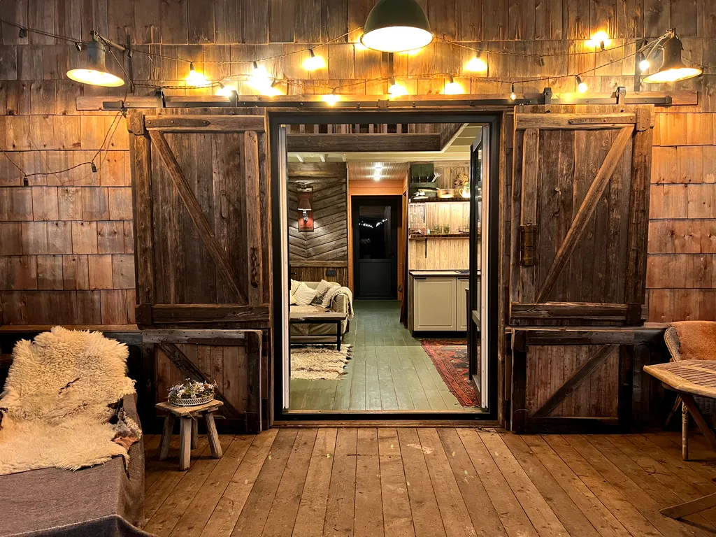 Дом Гнездо среди елей