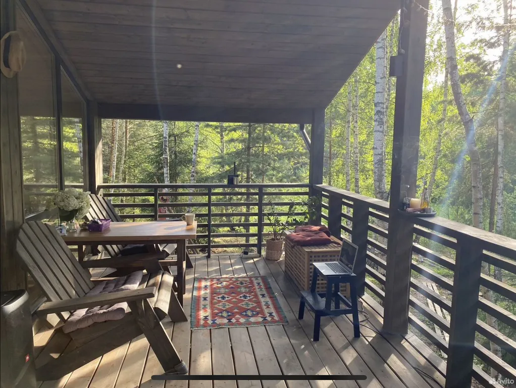 Уютный дом в лесу