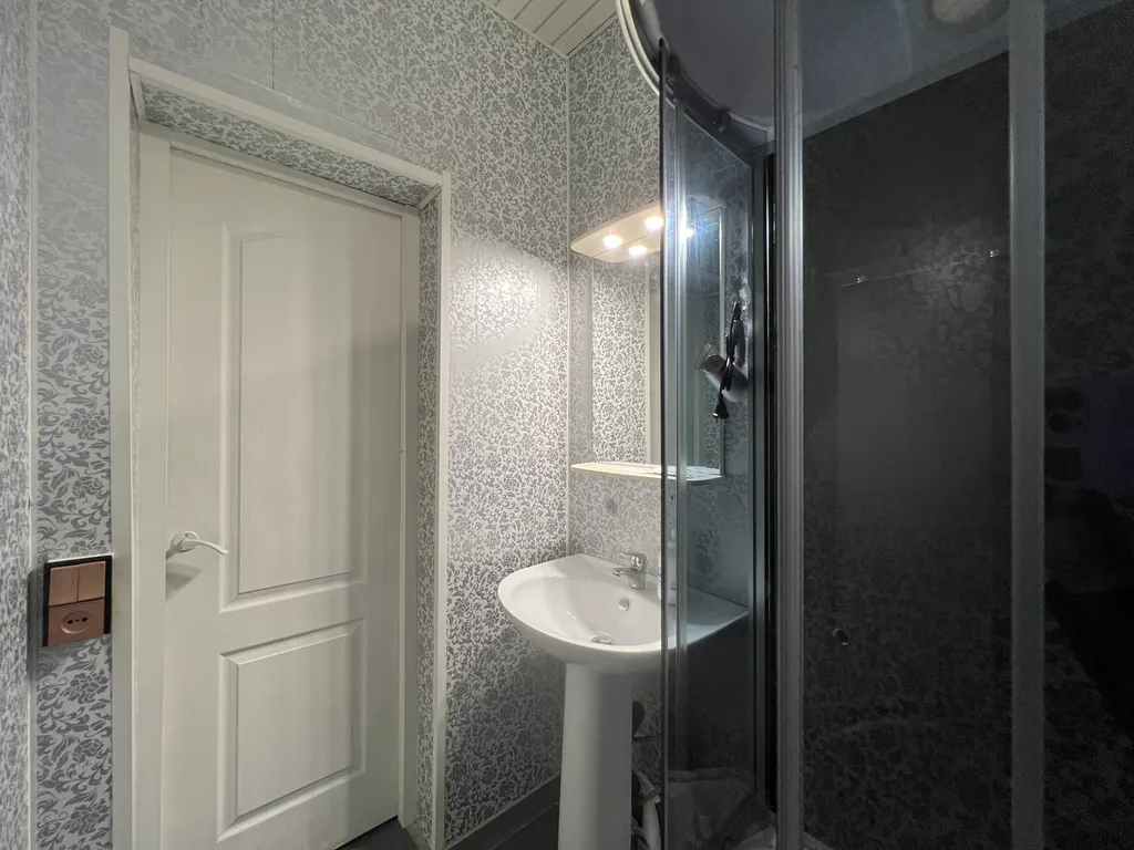 Евродвушка на Виадуке около ЖД вокзала без оплаты за финальную уборку